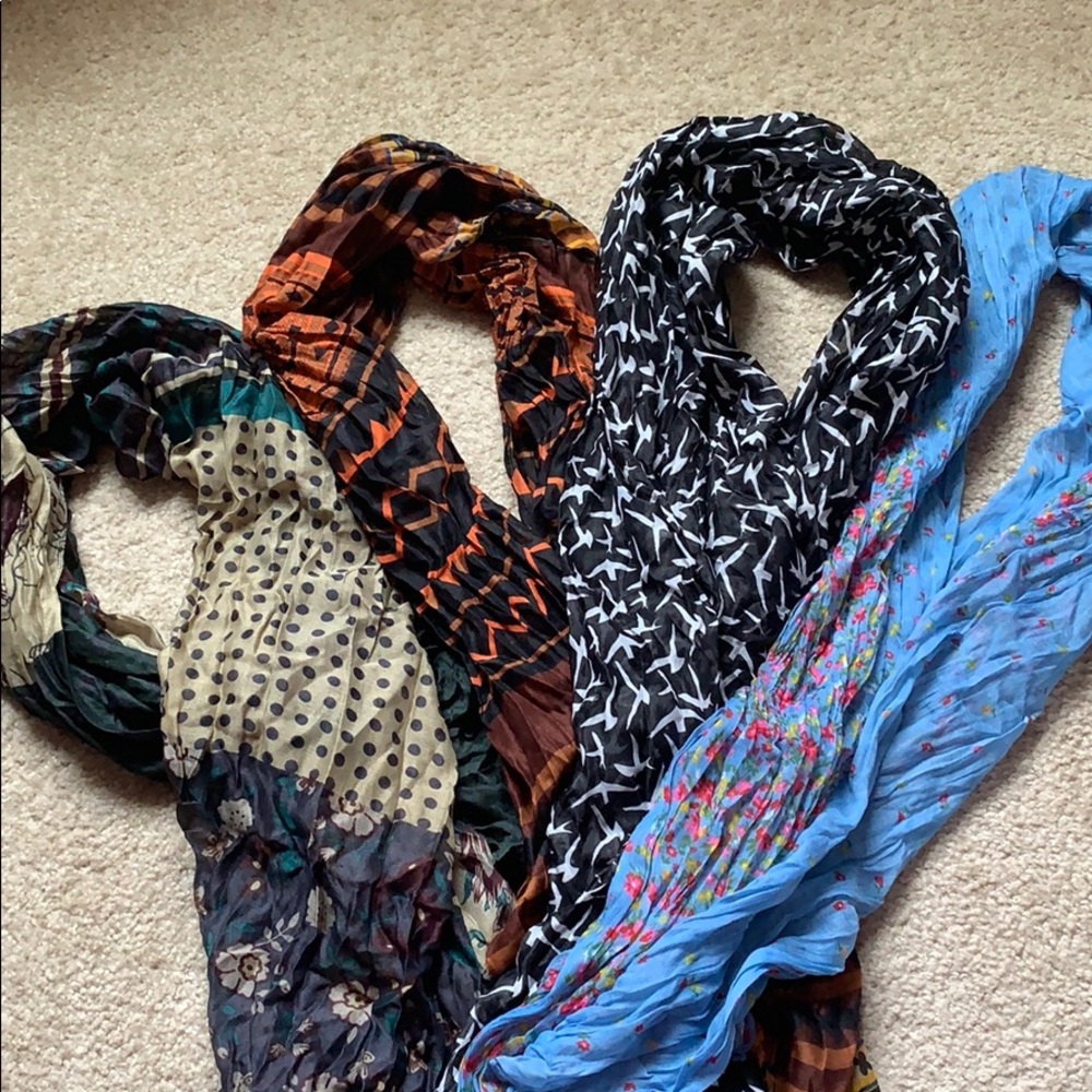 🧣Set of 4 Light weight scarves 🧣